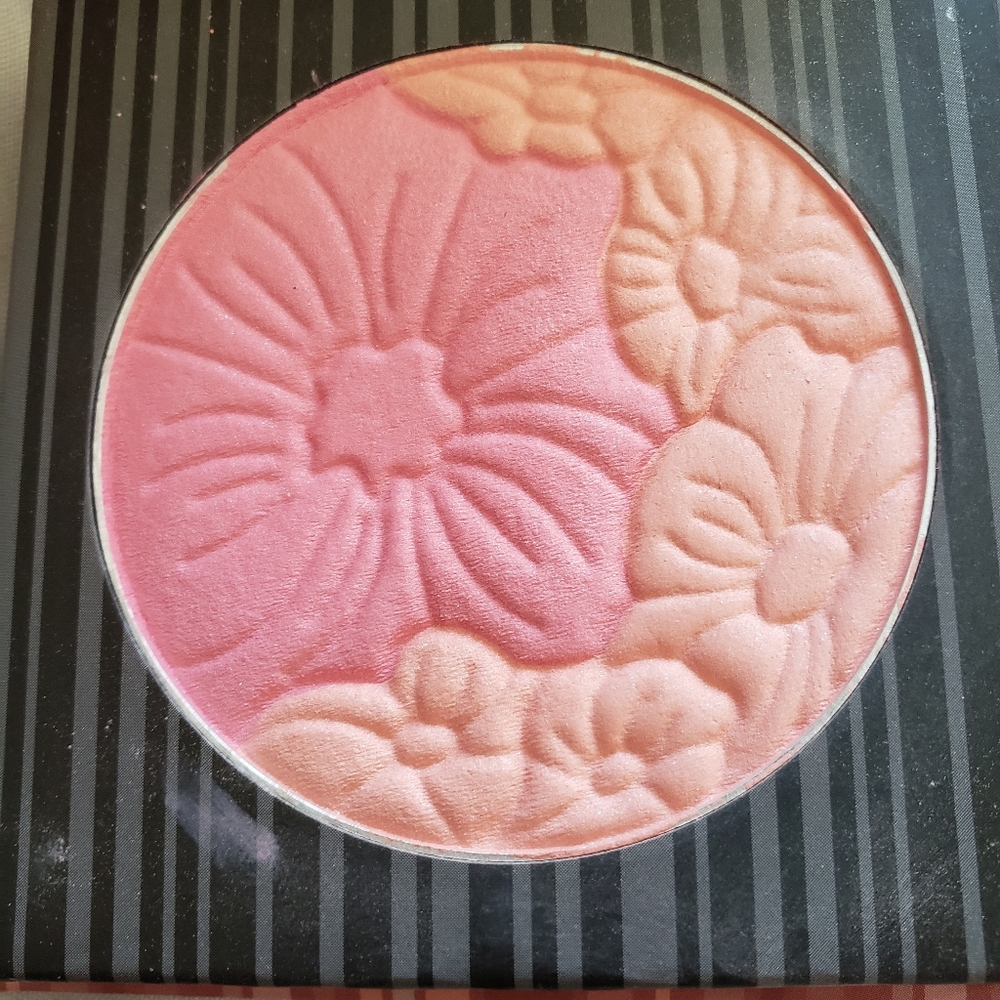 BH Cosmetics Floral Blush